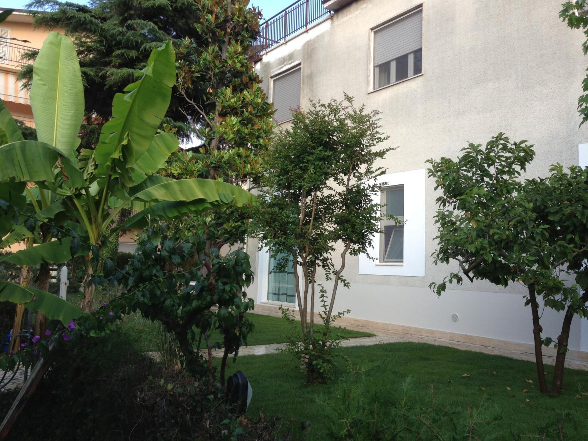 Apartamento Loft 3, A 150 M Dal Mare, Pineto Centro Exterior foto